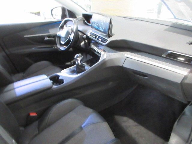 Fahrzeugabbildung Peugeot 3008 Allure Pack 1.2T LED/NAVI/PDC/R'CAM/DAB