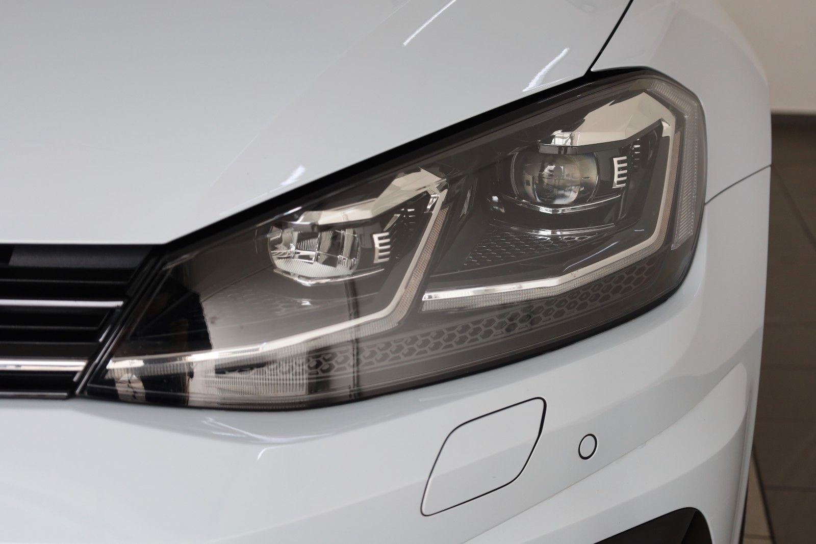Fahrzeugabbildung Volkswagen Golf VII Lim. R 4M Navi,LED,PDC,Kamera,SH,SR+WR