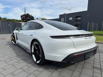2020 Porsche TAYCAN 照片 2