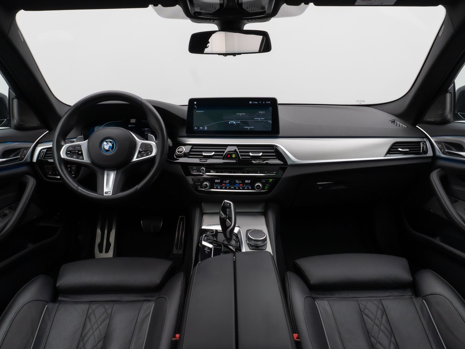 Fahrzeugabbildung BMW 530e xD M Sport Individual Panorama HUD H/K Voll