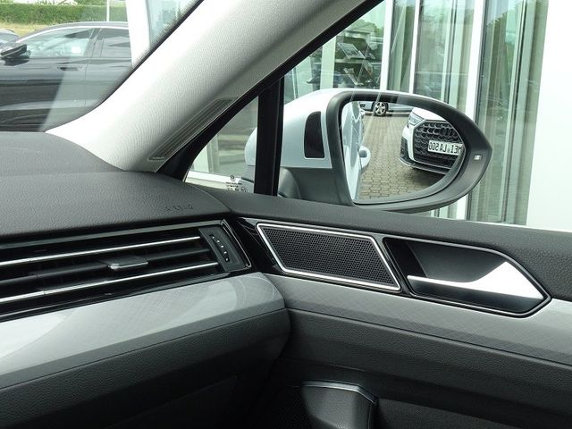 Passat Variant 2.0 TDI DSG Business - LED / Navi