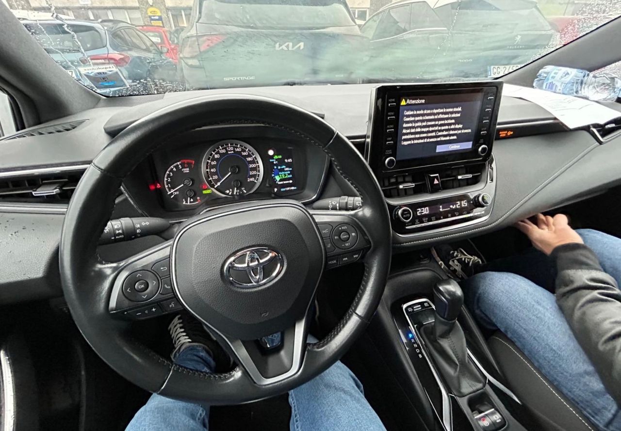 Toyota Corolla Touring Sports 1.8 Hybrid Busines imagem 3