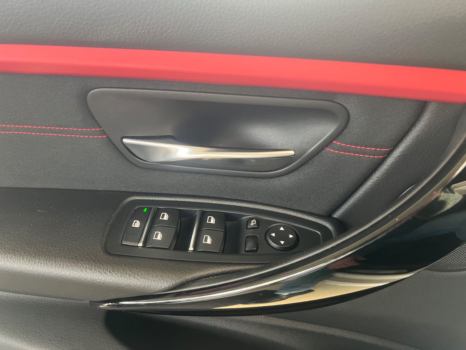 Fahrzeugabbildung BMW 320 i Touring xDrive Sport Line *NAVI PROF*LED*