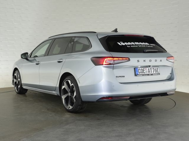Superb COMBI SPORTLINE iV DSG+AHK+NAVI+SITZ-/LEN