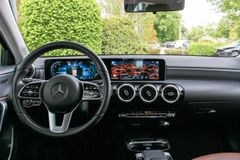 MERCEDES-BENZ A 200 / BUSINESS PAKET / NAVIGATION