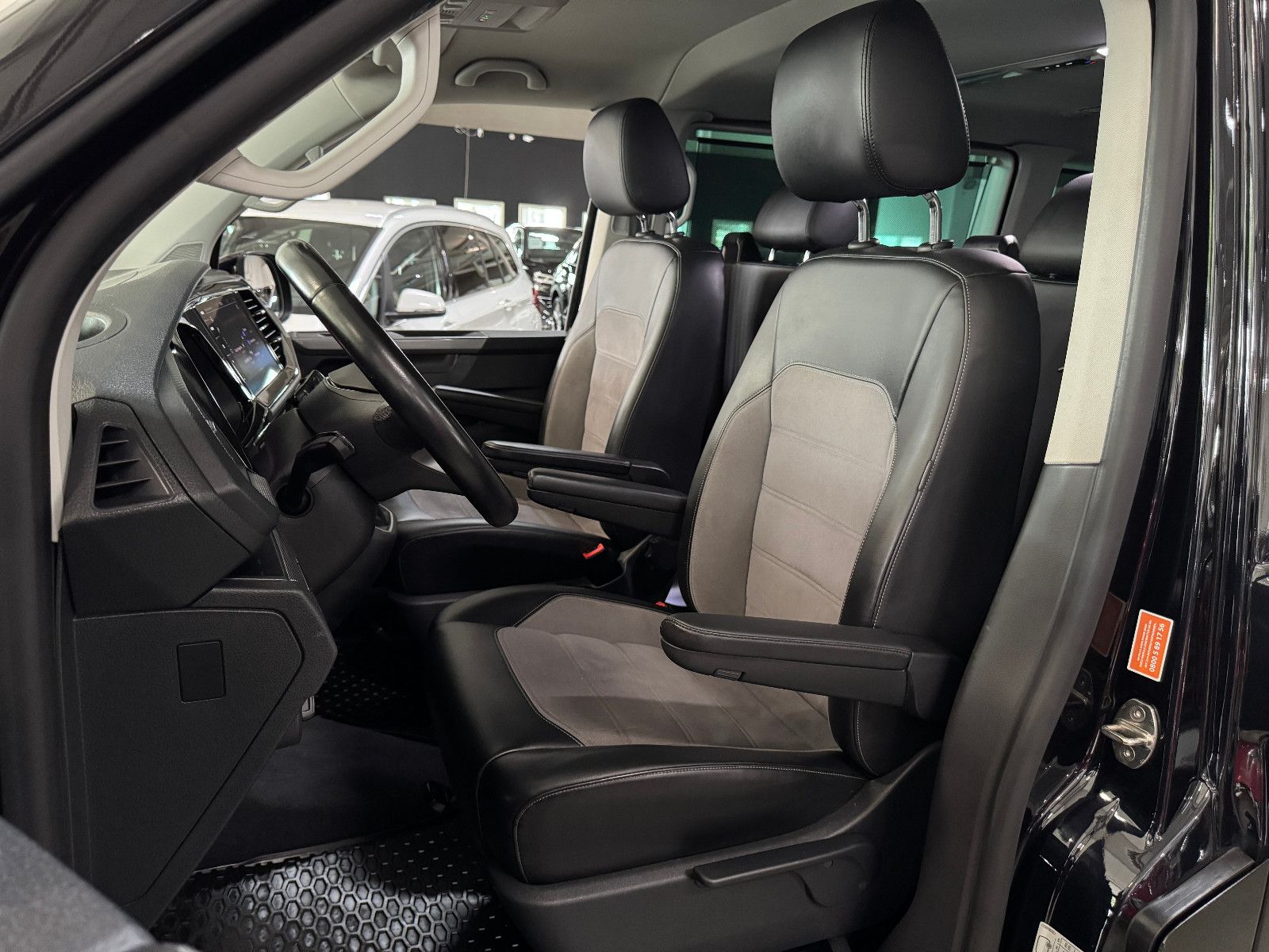 Fahrzeugabbildung Volkswagen T6.1 DSG 4MOTION IQ.DRIVE 7SITZER GENERATION SIX