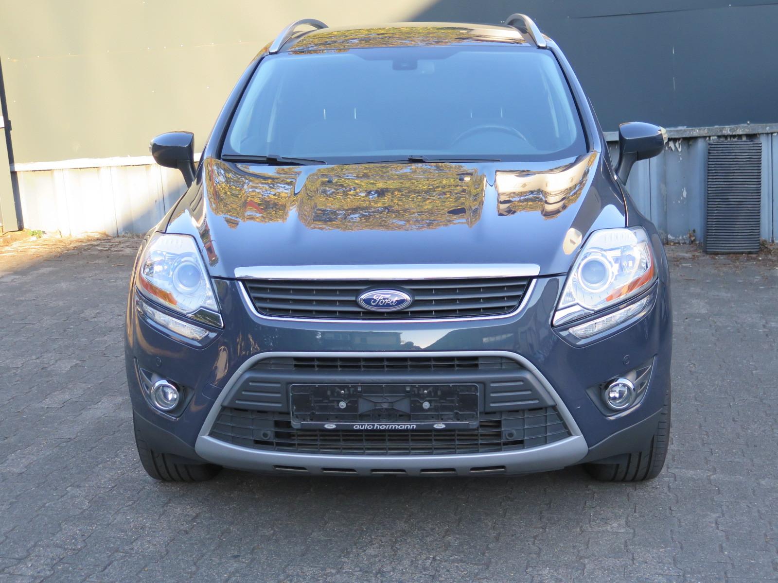 Ford Kuga Titanium Allrad lückenl. Scheckheft Tüv Neu