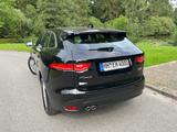 Jaguar F-Pace 20d AWD Portfolio Automatik Portfolio - gebrauchte Jaguar F-Pace aus dem Jahr 2016
