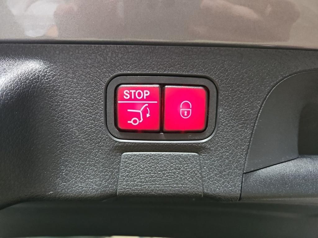 Fahrzeugabbildung Mercedes-Benz CLA 200 SB AMG AHK Pano LED SHZ Ambie. 360° ACC