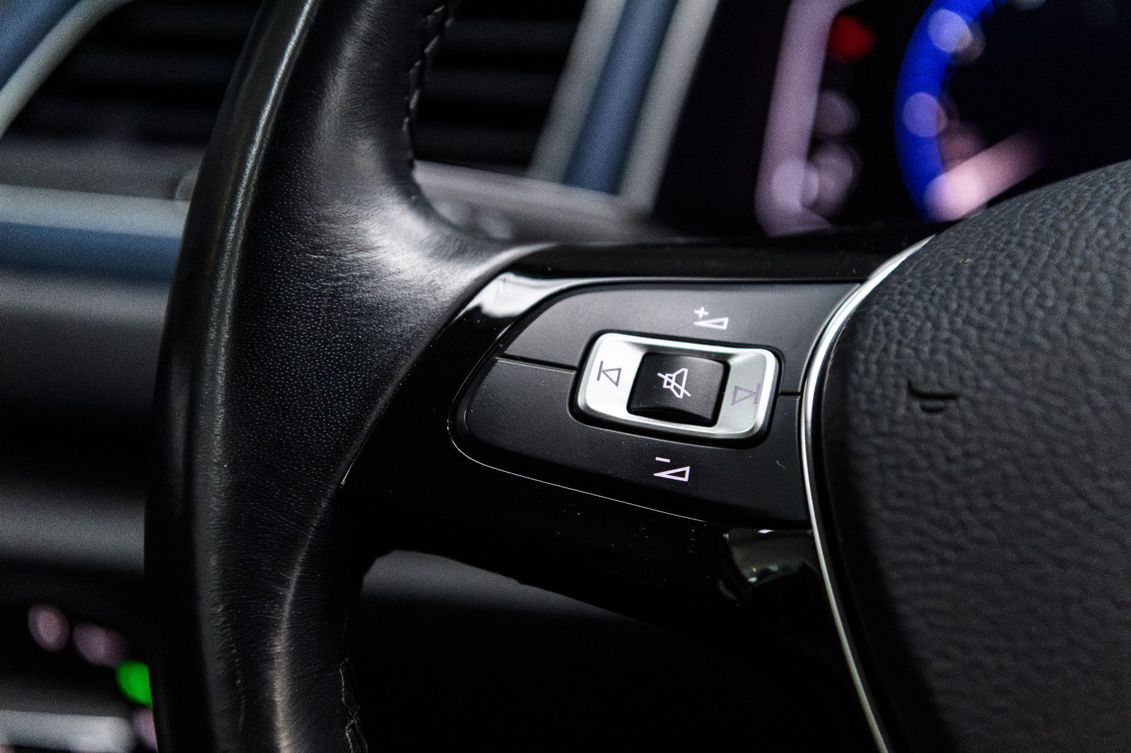 Fahrzeugabbildung Volkswagen T-Roc 1,5 United+LM+SH+PDC+Drive Mode+Digi Cockp