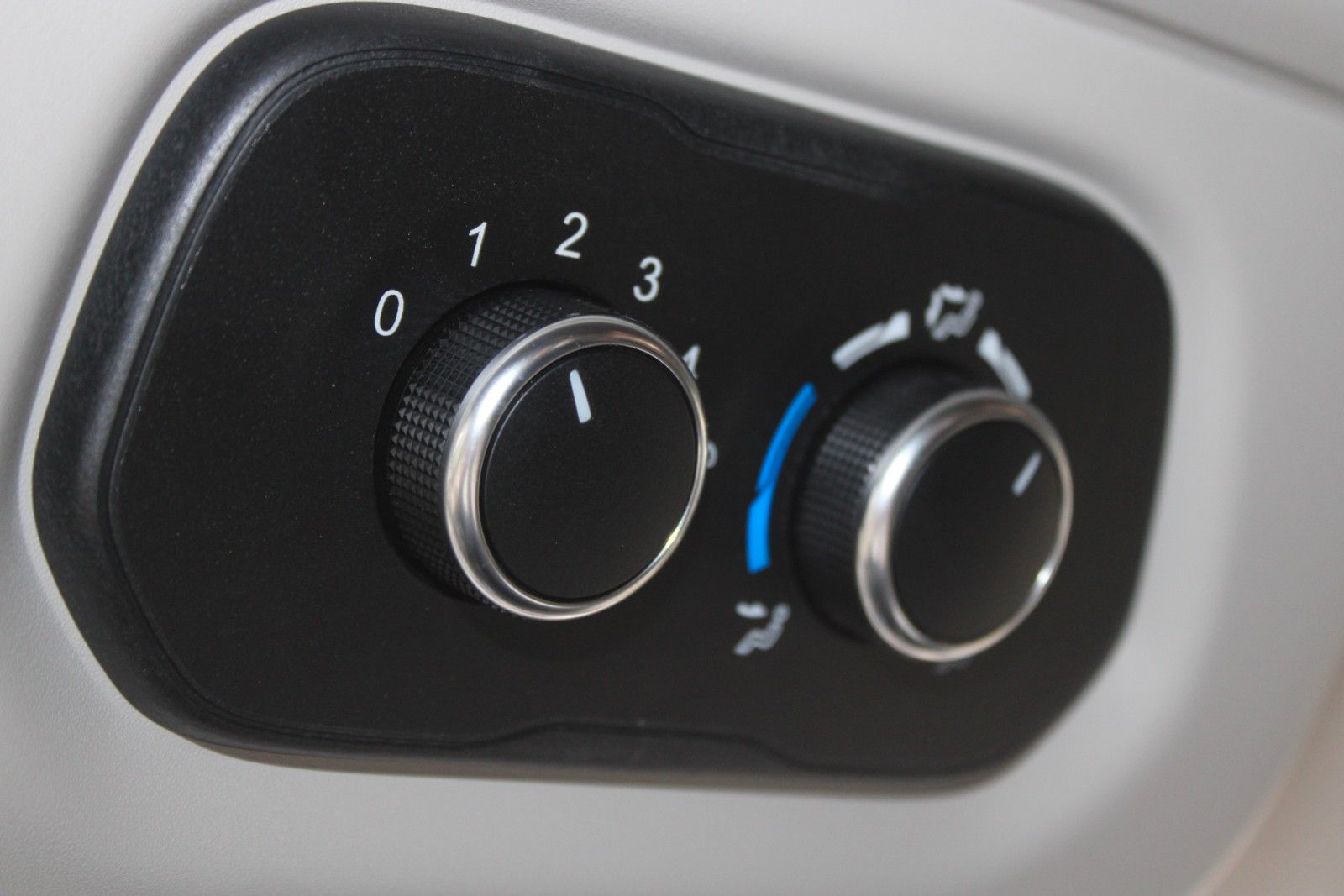 Fahrzeugabbildung Ford Transit L3 TREND 9-Sitze AHK CAM Allwetter KLIMA