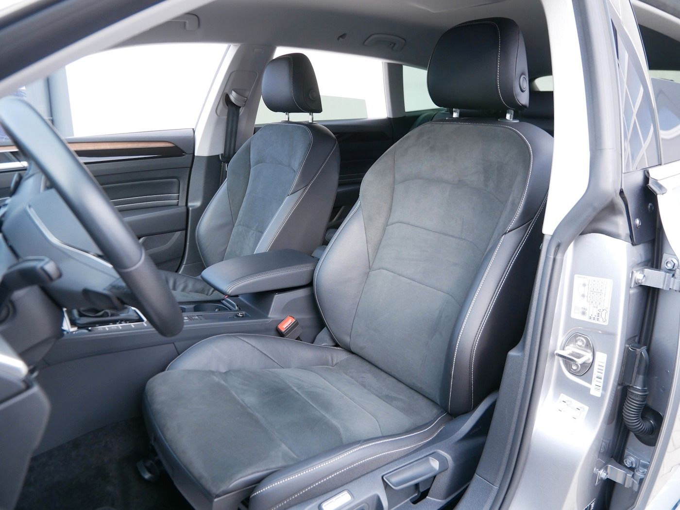 Fahrzeugabbildung Volkswagen Arteon SB 2.0 Elegance NEU60T DSG AHK Matrix KAM