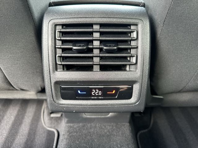 Golf VIII 1.0 eTSI Life IQ.Drive, Massage, LED.,