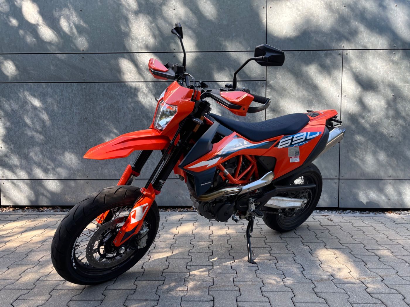 Fahrzeugabbildung KTM 690 SMC-R kurzer Kennzeichenhalter Remus