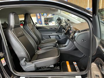 MYAUTOCENTER – Gebraucht- und Jahreswagen mit Werkstattservice in Pfaffenhofen Volkswagen up! black up! *Sitzh.*Navi*Klima*TÜV0428*