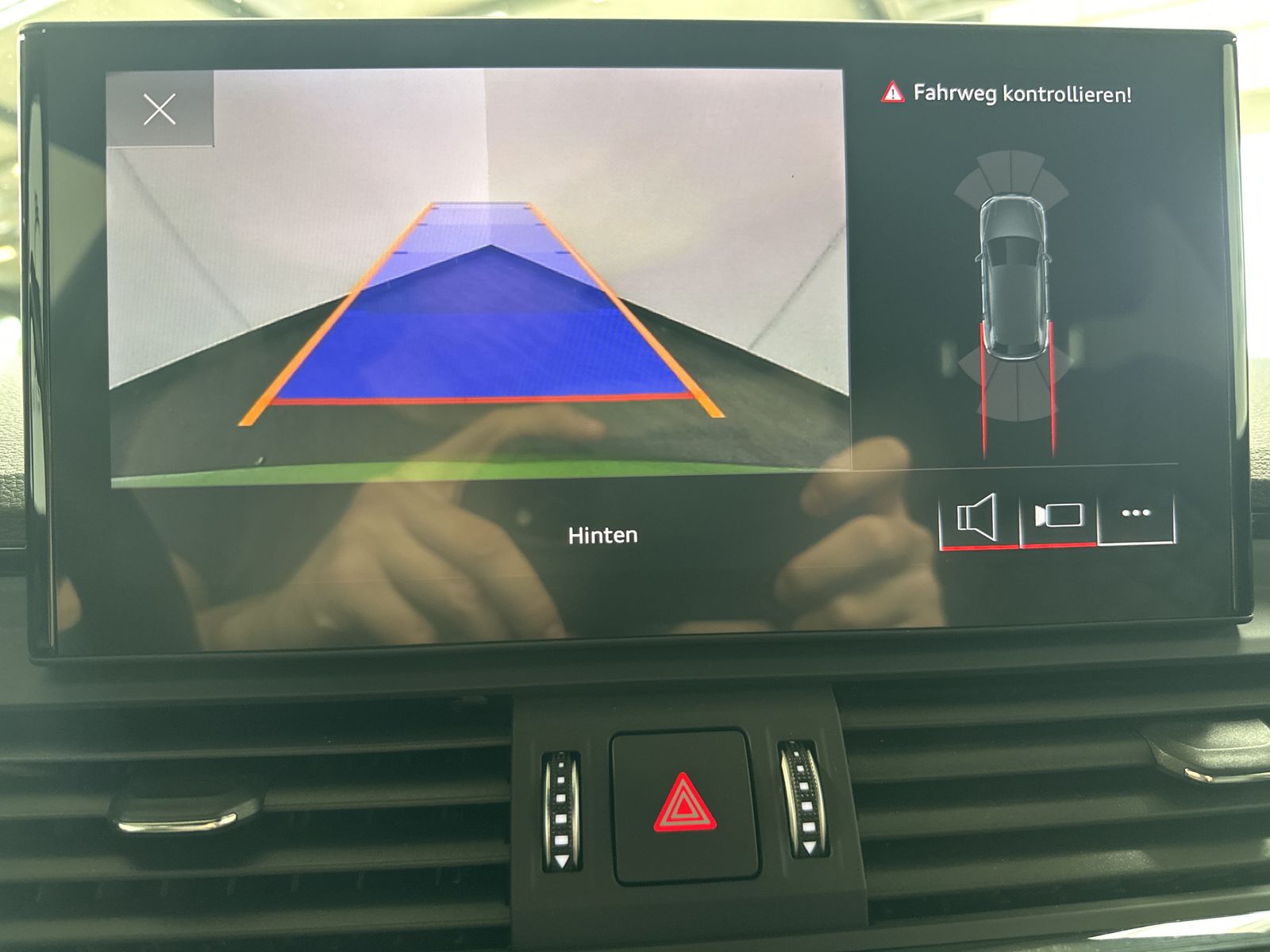 Fahrzeugabbildung Audi SQ5 Black NAV+LED+KAMERA+LUFTFEDERUNG+21ZOLL+VC