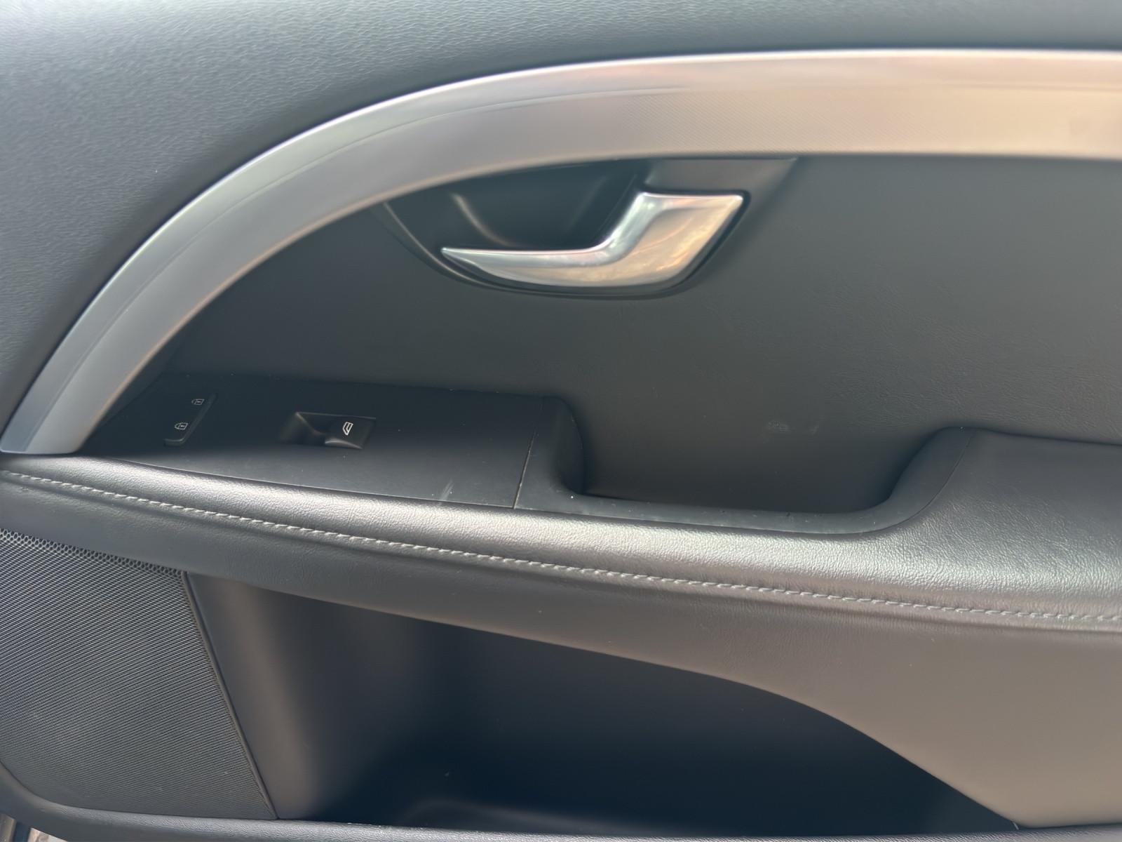 Volvo V70 2014 — photo 11
