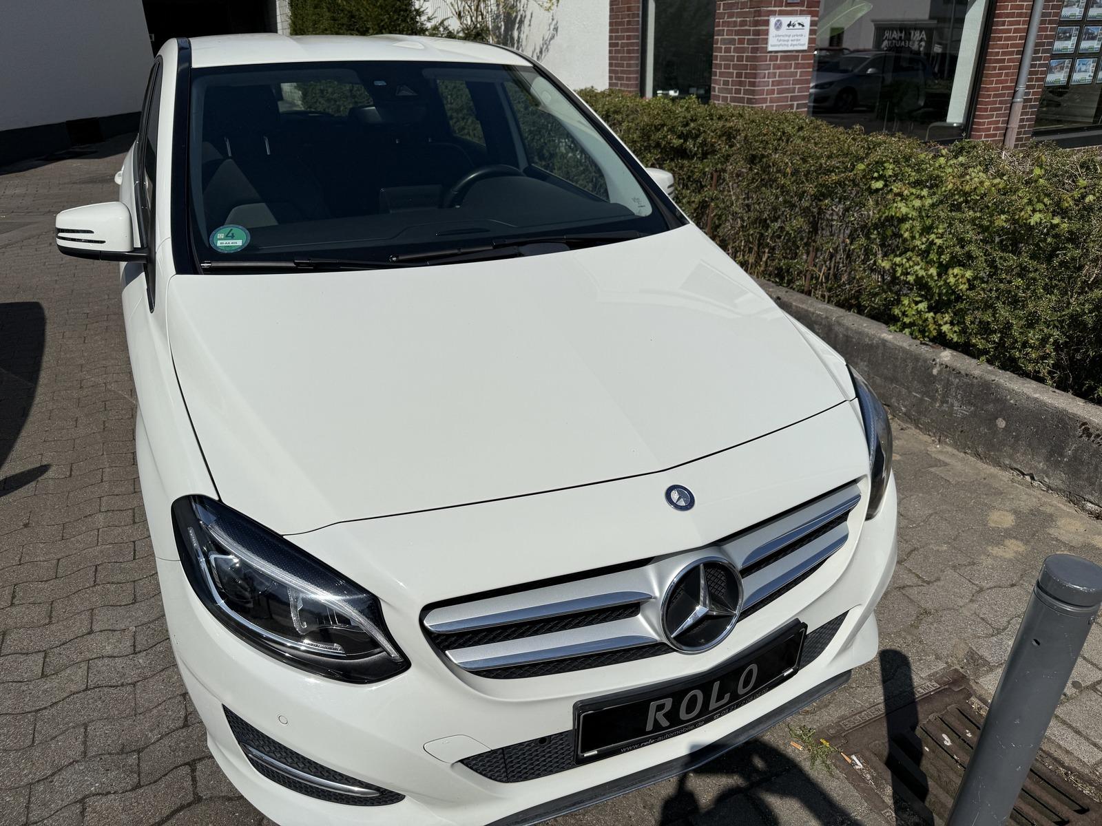 Mercedes-Benz B 180 Urban Sport Leder LED AHK Navi 17 Zoll P