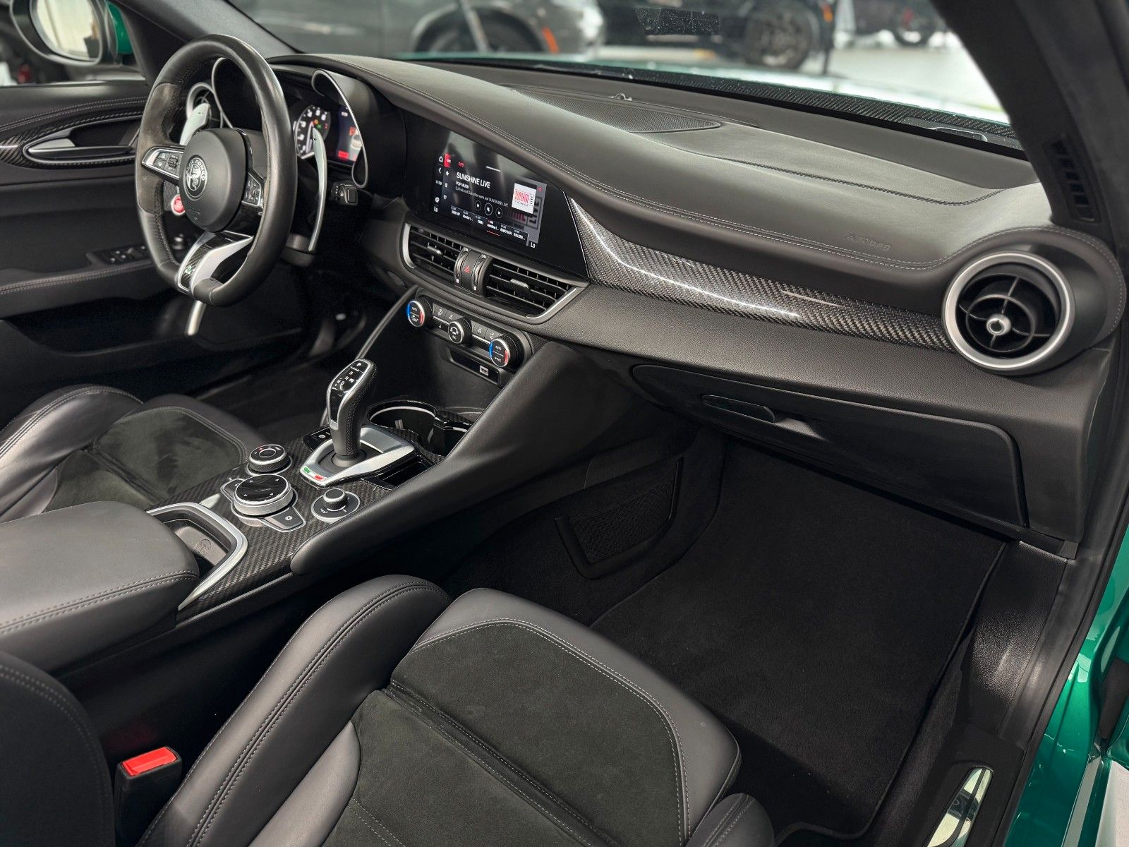 Fahrzeugabbildung Alfa Romeo Giulia 2.9 V6 Quadrifoglio "ACC Komfort-Paket"