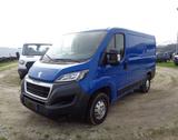 Peugeot Boxer 330 2.2 BlueHDi 140 S&S PC-TN + IV - blaue Peugeot Boxer