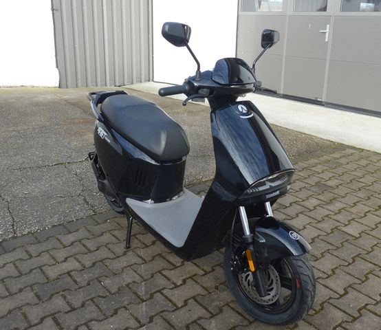 Keeway E-Zi Blueshark H1 Elektroroller 45km/h