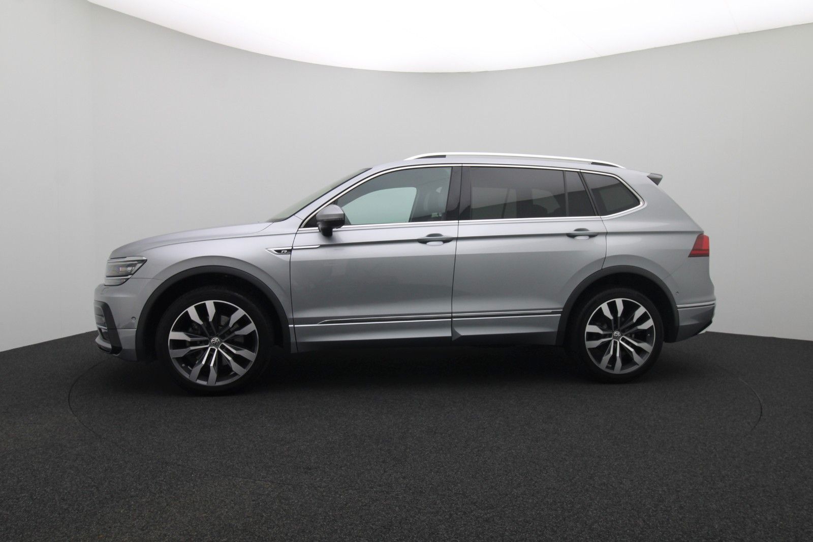 Fahrzeugabbildung Volkswagen Tiguan Allspace Highline 4M Leder R-Line 20"AHK