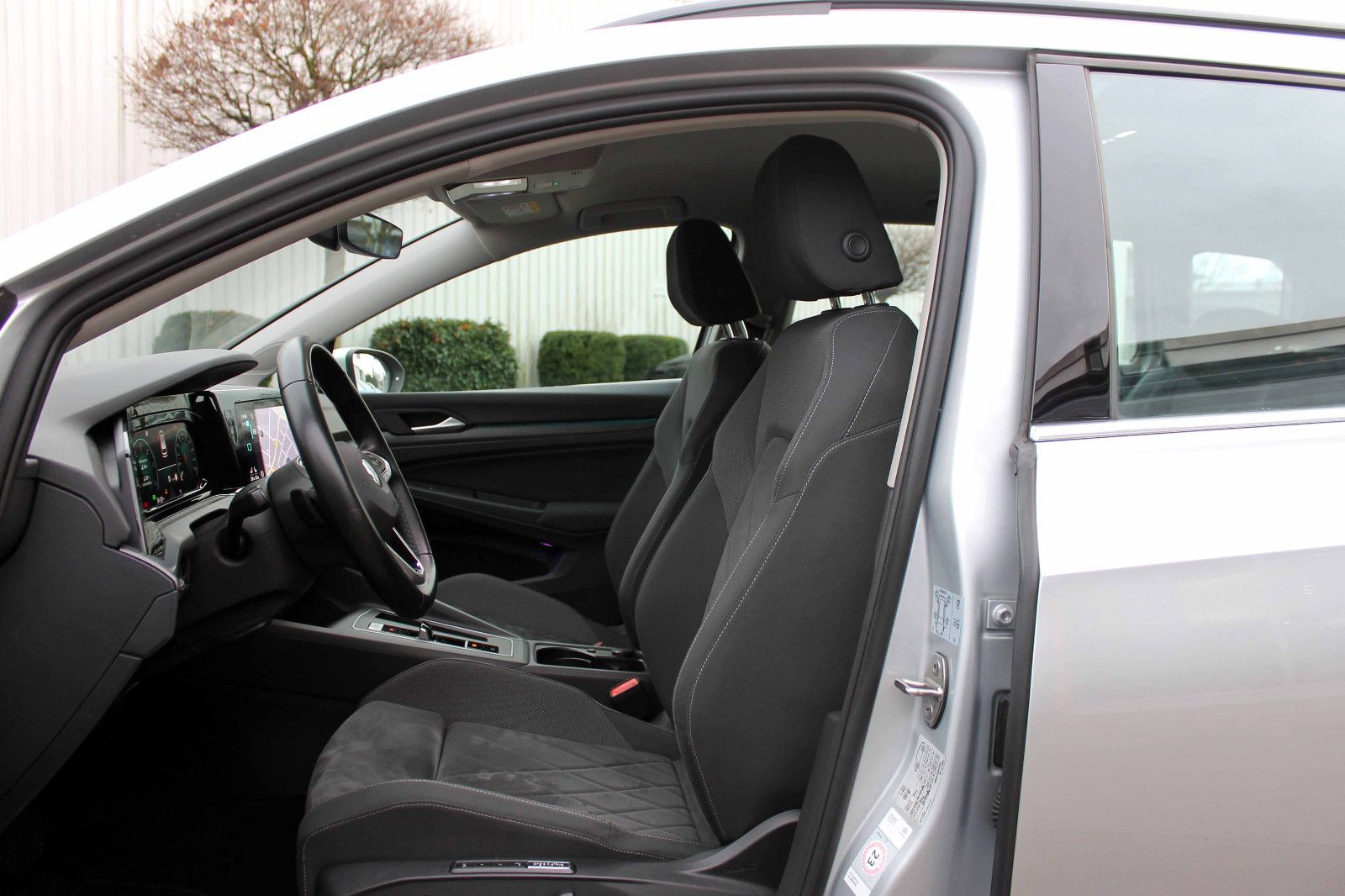 Fahrzeugabbildung Volkswagen Golf Variant 2.0TDI DSG Style AHK ACC KAM LED BT