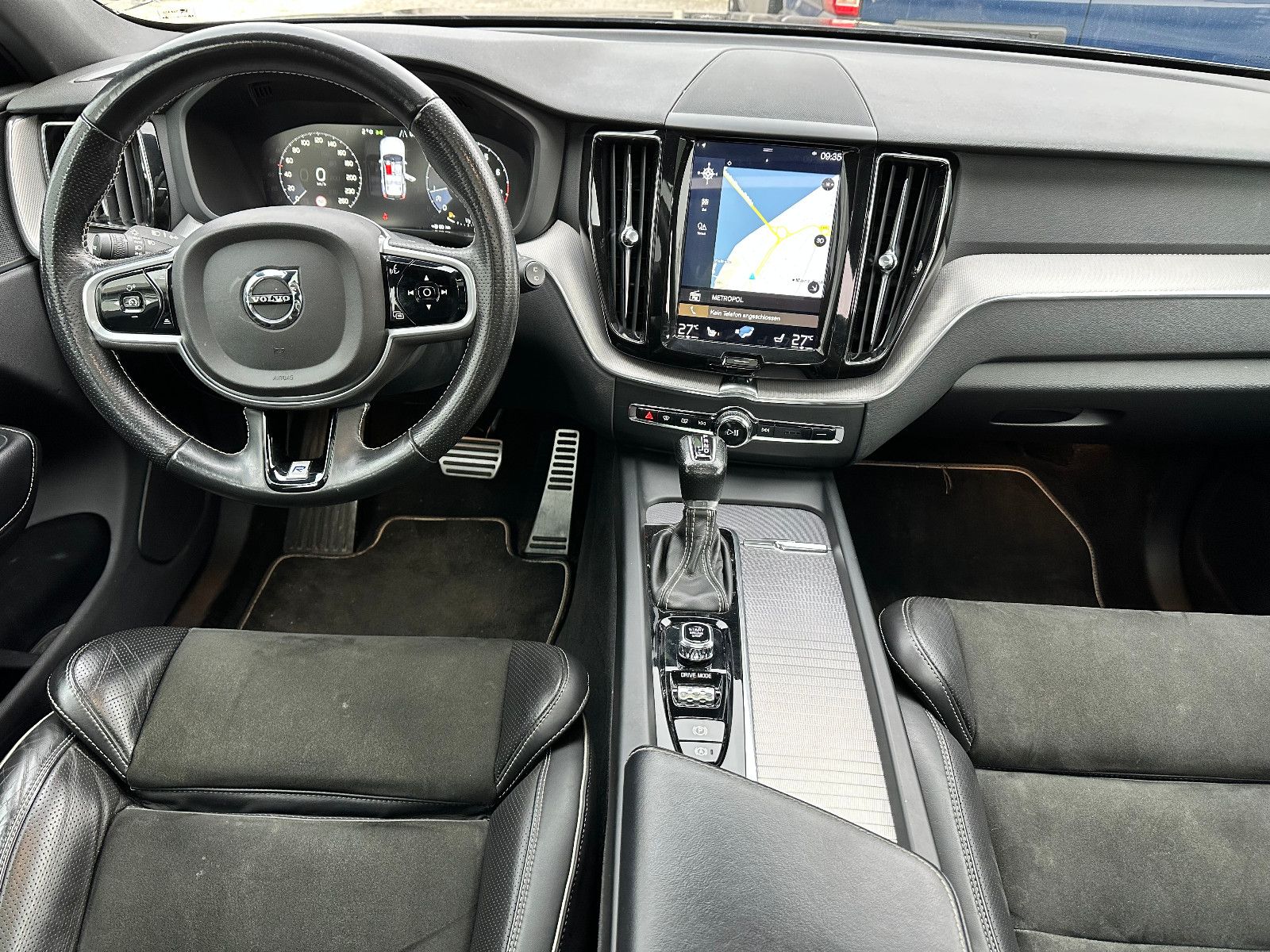 Fahrzeugabbildung Volvo XC60 T5 R DESIGN AWD*PANO+AHK+LED*