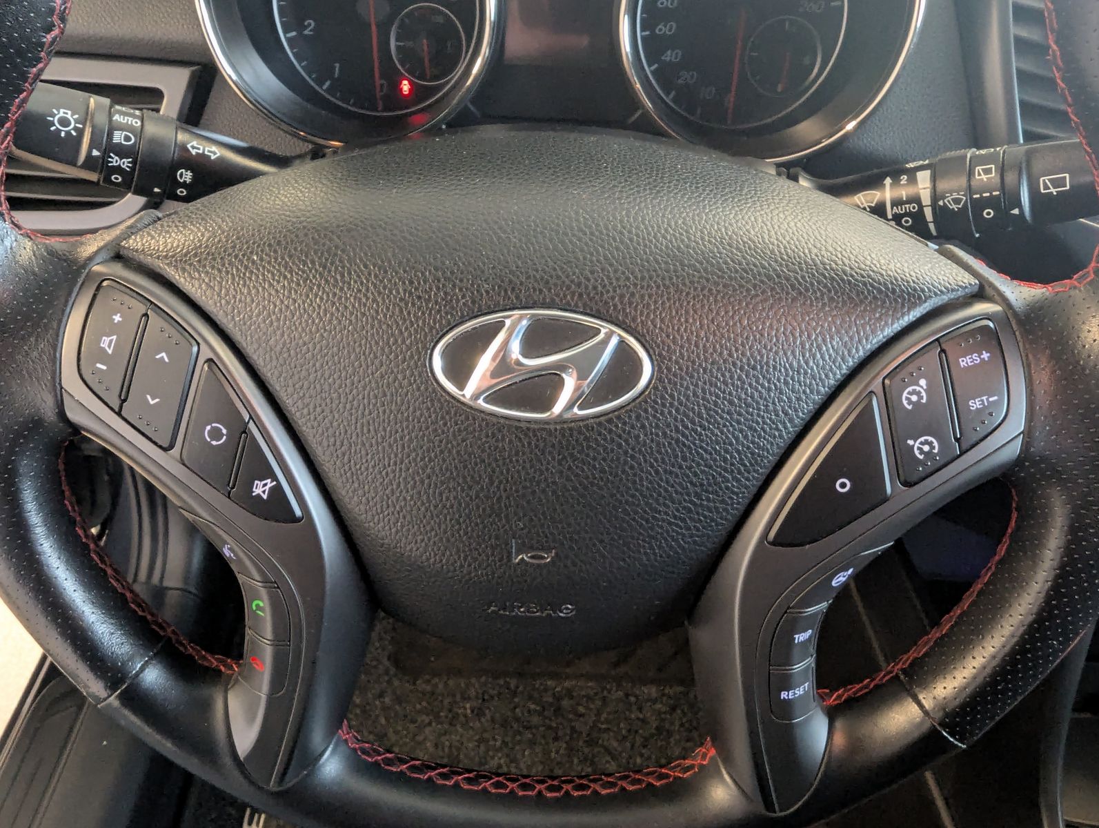 HYUNDAI i30 1.6 TGDI Turbo Navi Kamera T-Leder 18" - Image 17