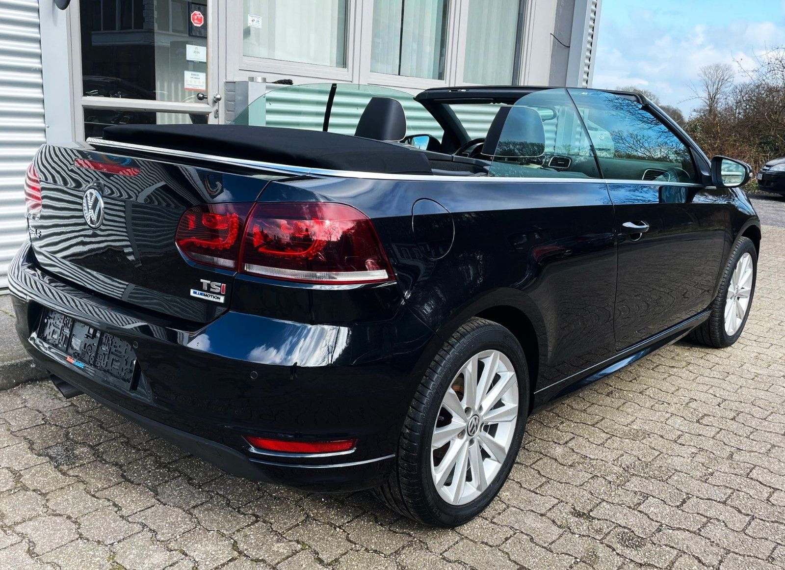 Fahrzeugabbildung Volkswagen Golf VI CABRIO EXCL EDITION KLIMAAUT LEDER NAVI