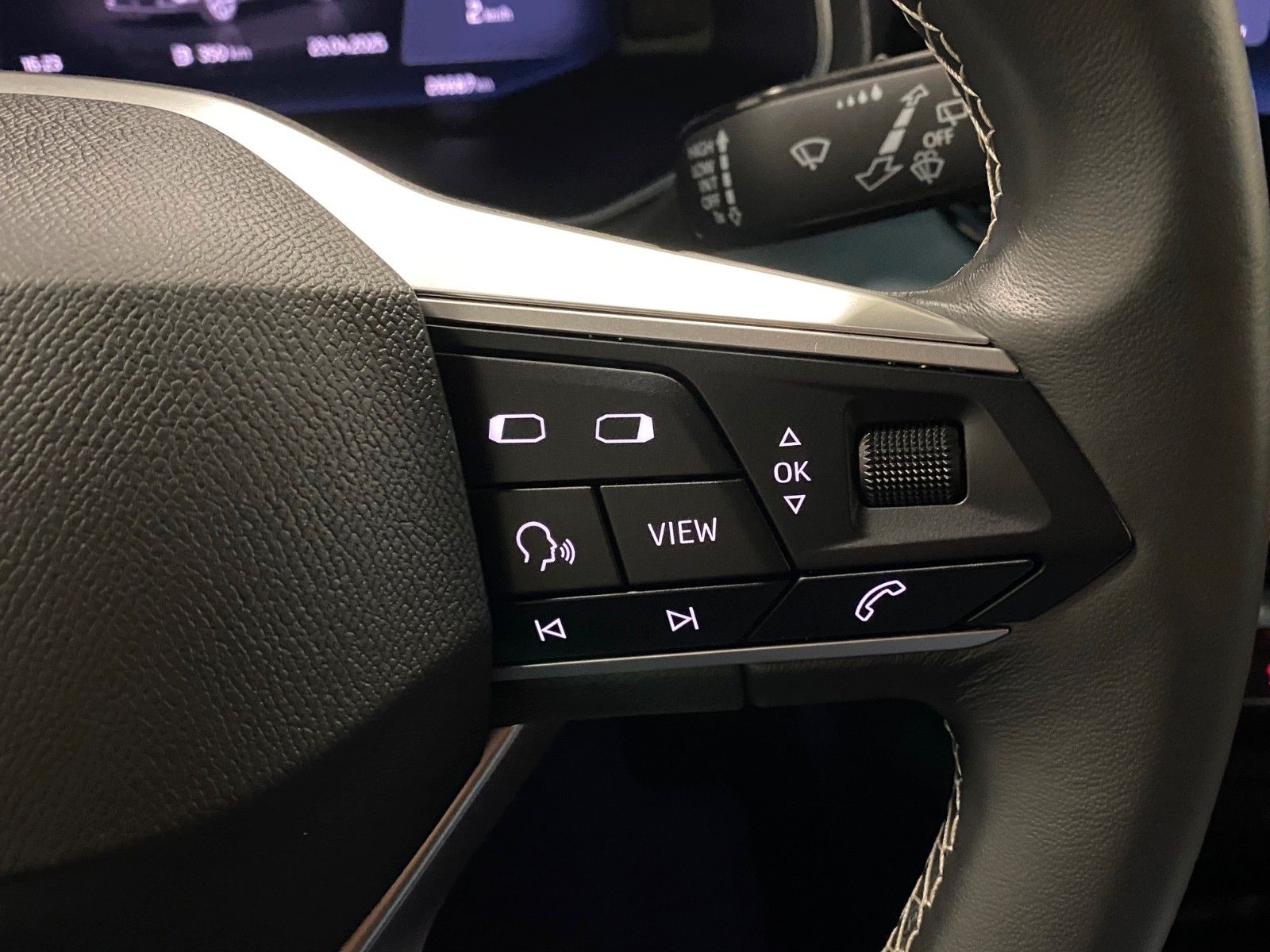 Fahrzeugabbildung SEAT Arona 1.0 TSI Xperience DSG+NAVI+ACC+KAMERA+18"+