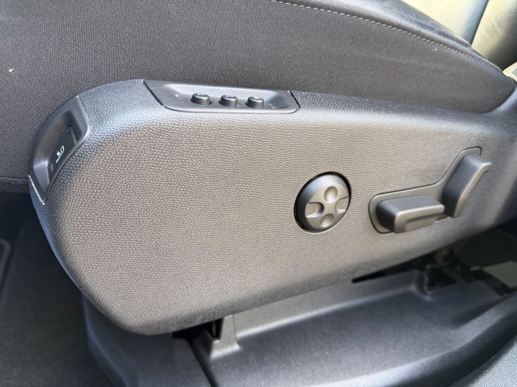 Fahrzeugabbildung Citroën C5 Aircross BlueHDI 130 S&S EAT8 SHINE PACK
