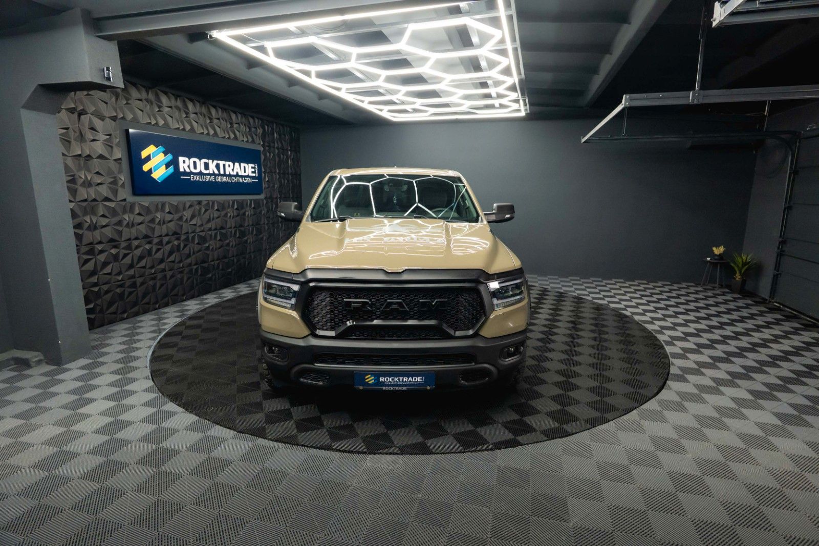 Fahrzeugabbildung Dodge RAM 5.7 V8 HEMI 4x4 NIGHT OFFROAD ARMY STYLE LED