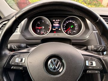 Volkswagen Tiguan - 12