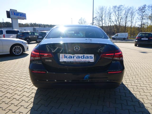Fahrzeugabbildung Mercedes-Benz A 200d Limo >Navi/R-kamera/PDC/SHZ<