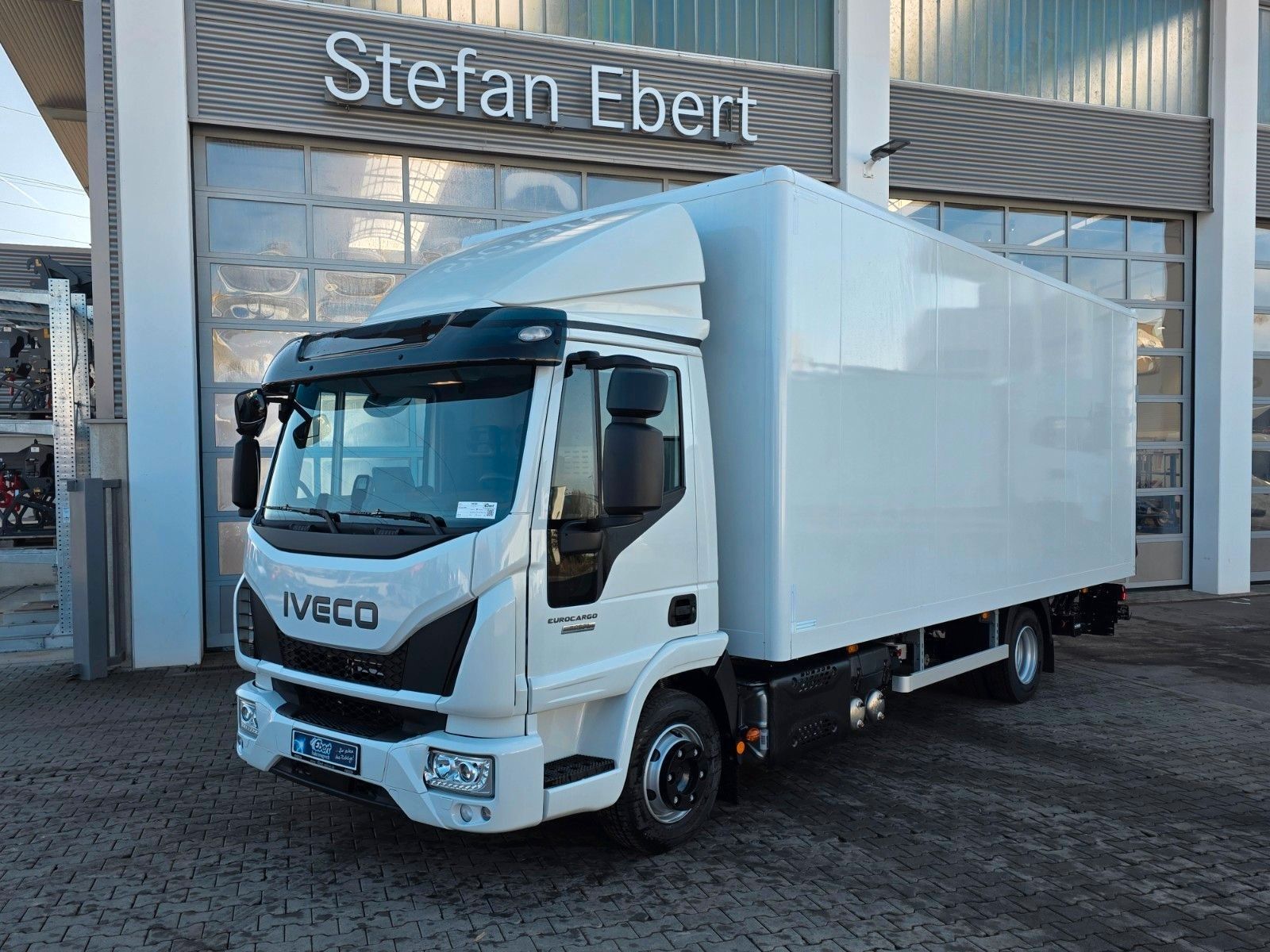 Fahrzeugabbildung Iveco Eurocargo ML80E21 Koffer LBW