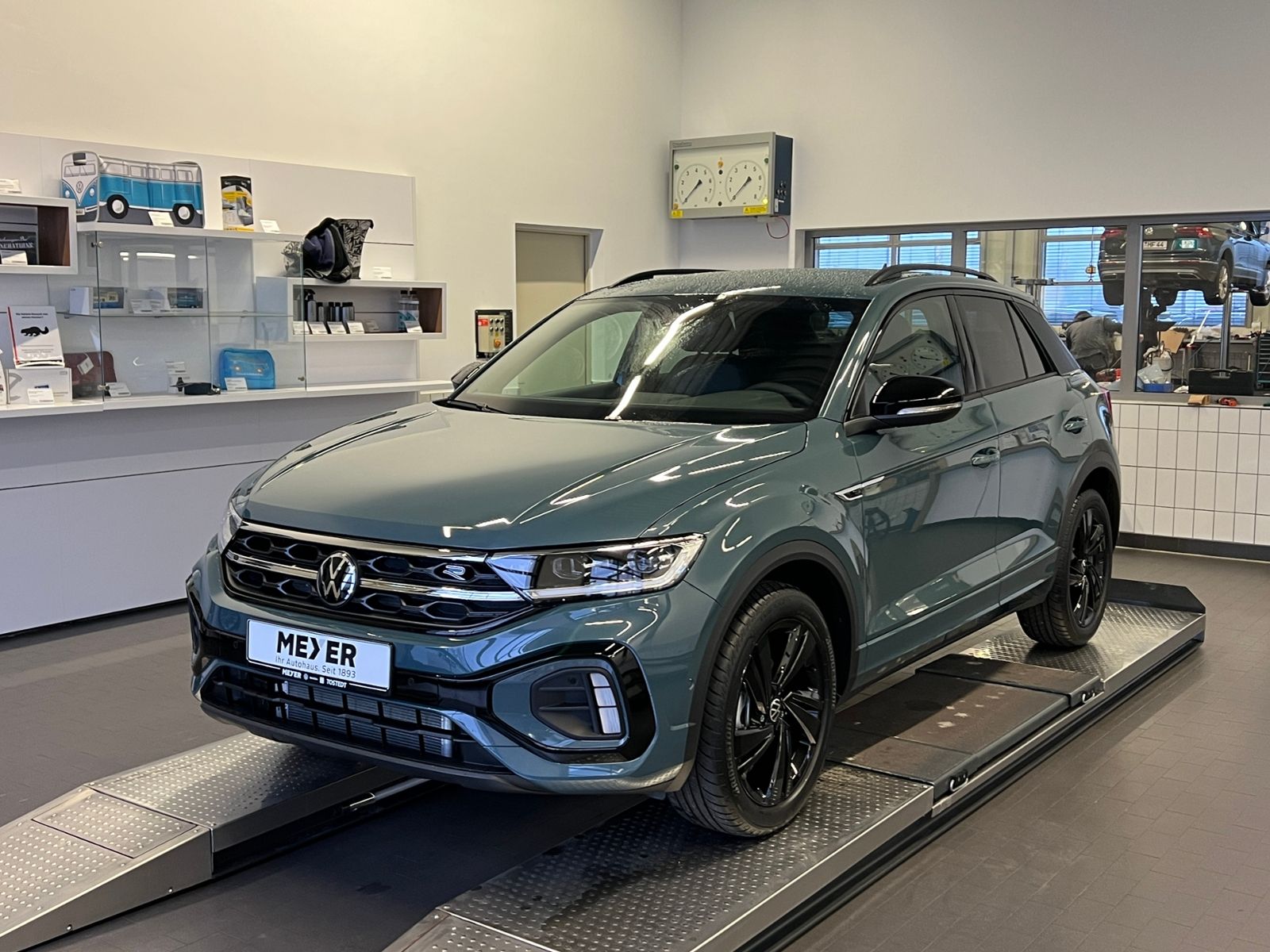 Fahrzeugabbildung Volkswagen T-Roc R-Line 1.5 TSI DSG *Black Style,AHK,Navi*