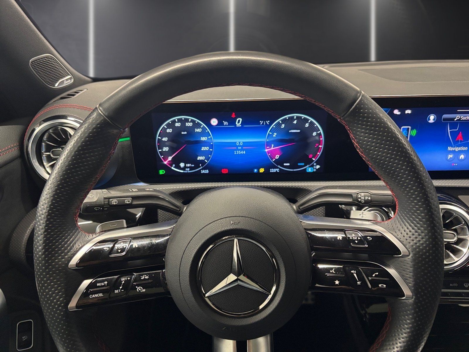 Fahrzeugabbildung Mercedes-Benz CLA 200 SB AMG*Pano*Burme*19"*HUD*360*Multibeam*