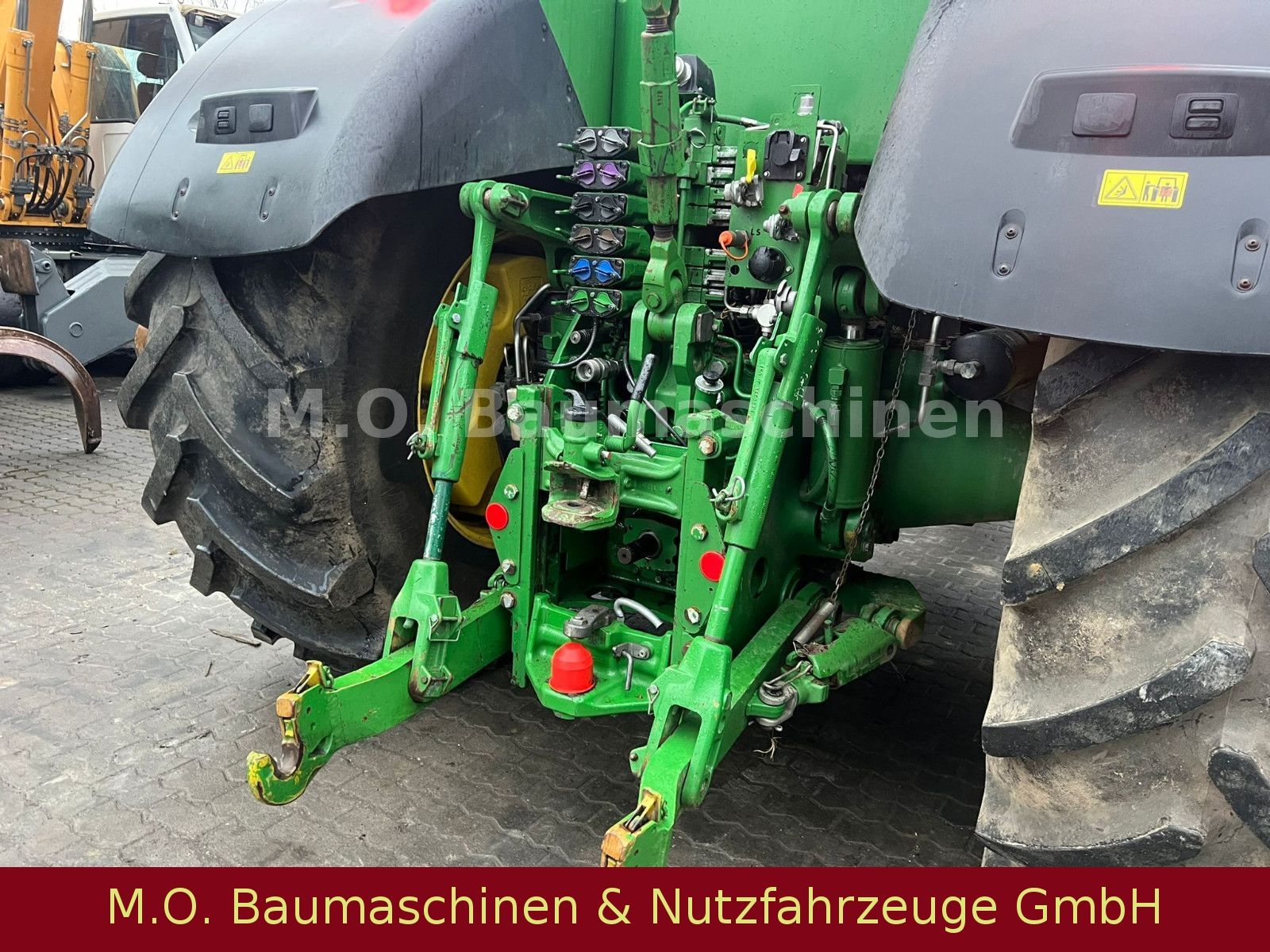 Fahrzeugabbildung John Deere 8370 R