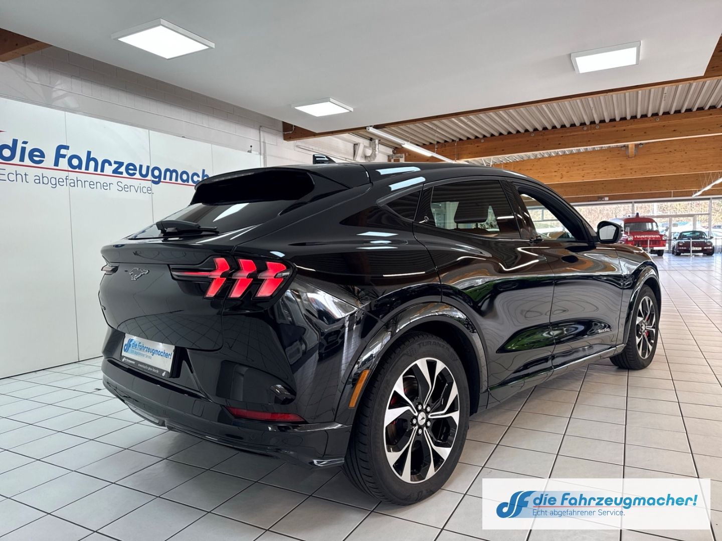 Fahrzeugabbildung Ford Mustang MACH-E Premium AWD Navi Digitales Cockpi