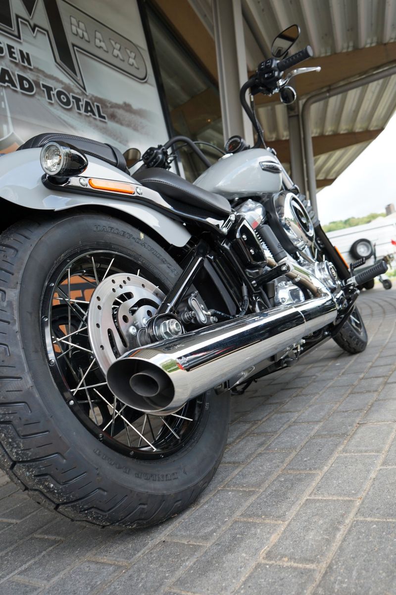 Fahrzeugabbildung Harley-Davidson Street Bob 117 Speichen 2025 Sofort Verfügbar
