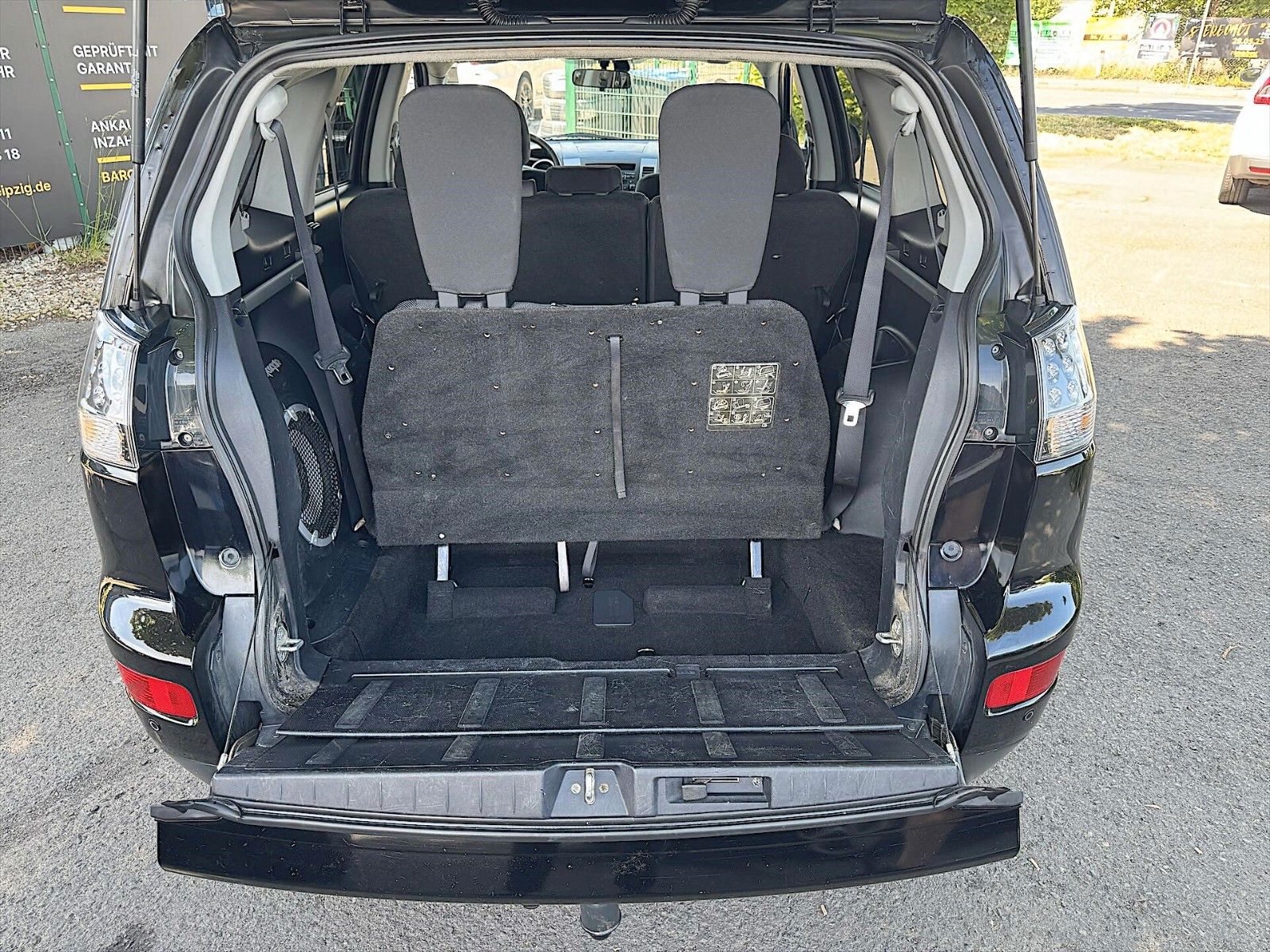 Fahrzeugabbildung Mitsubishi Outlander 2.2 DI-D Intense 4x4 4WD *7 Sitze*