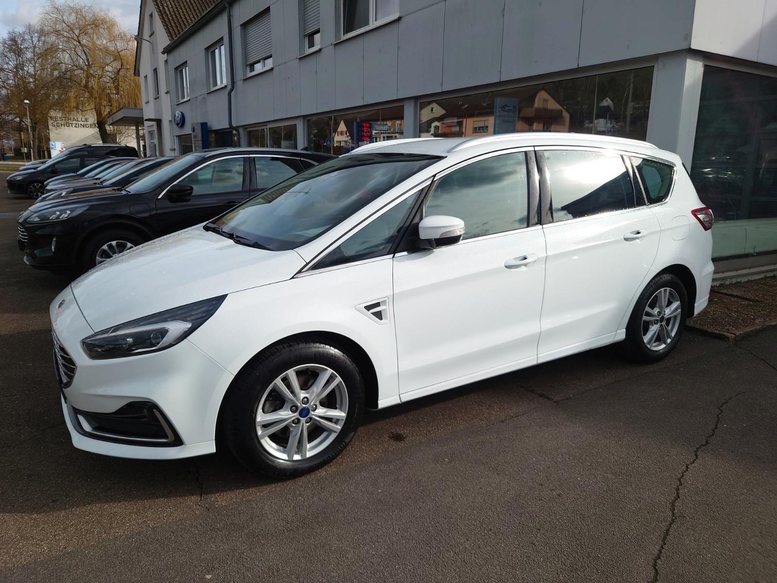Ford S-MAX Hybrid Titanium