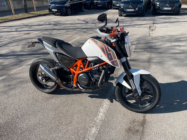 KTM 690 Duke