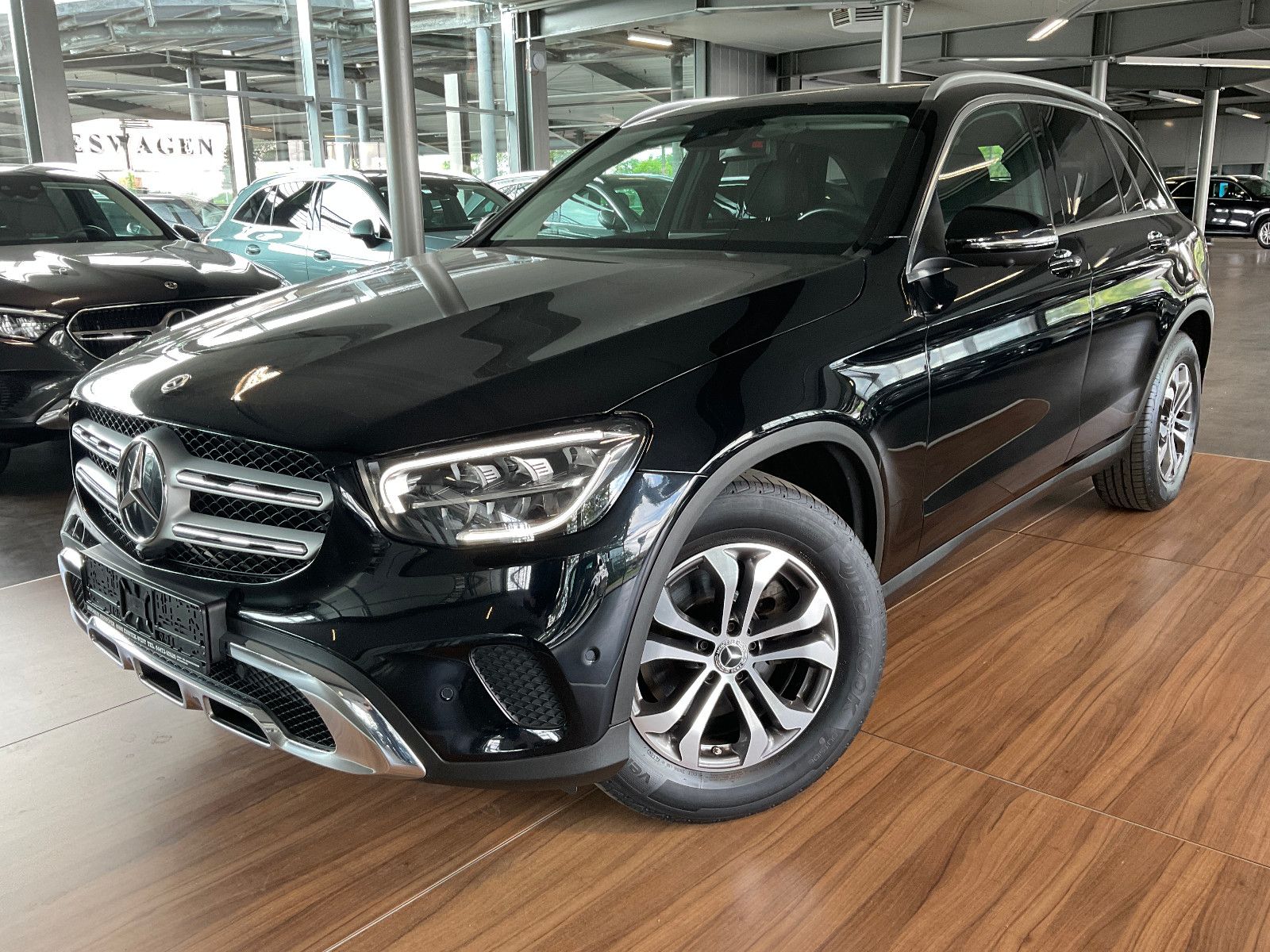 MERCEDES-BENZ GLC 200d 4Matic PANO/360/AHK/DAB//FLA