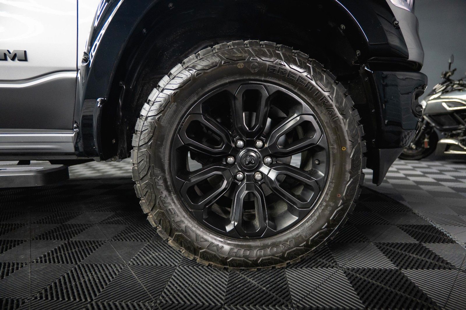 Fahrzeugabbildung Dodge RAM 5.7 V8 HEMI 4x4 NIGHT-Edition LARAMIE *LED*