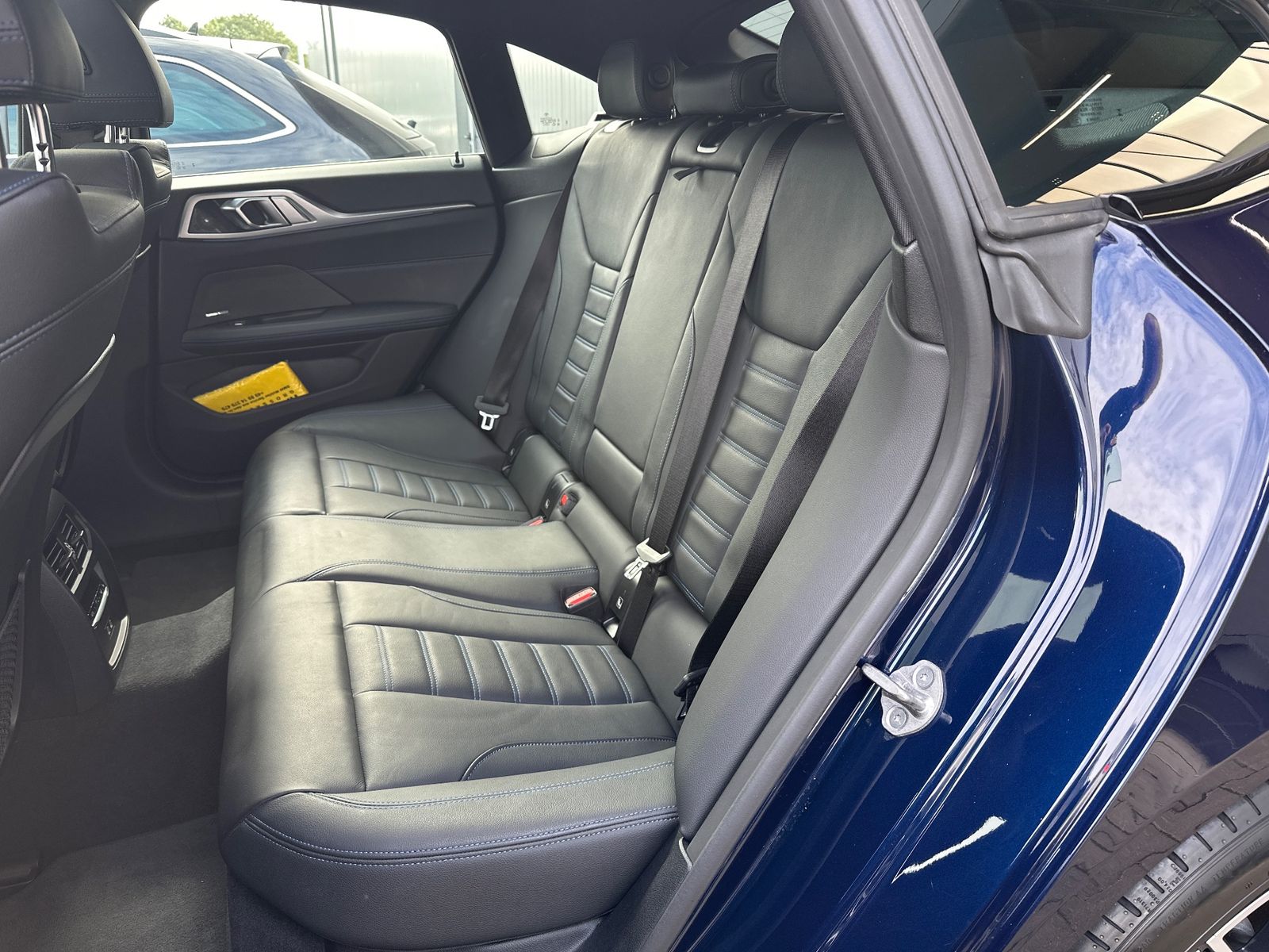 Fahrzeugabbildung BMW i4 GC eDrive40 M-Sport NAV+LED+GLASDACH+ACC+VC