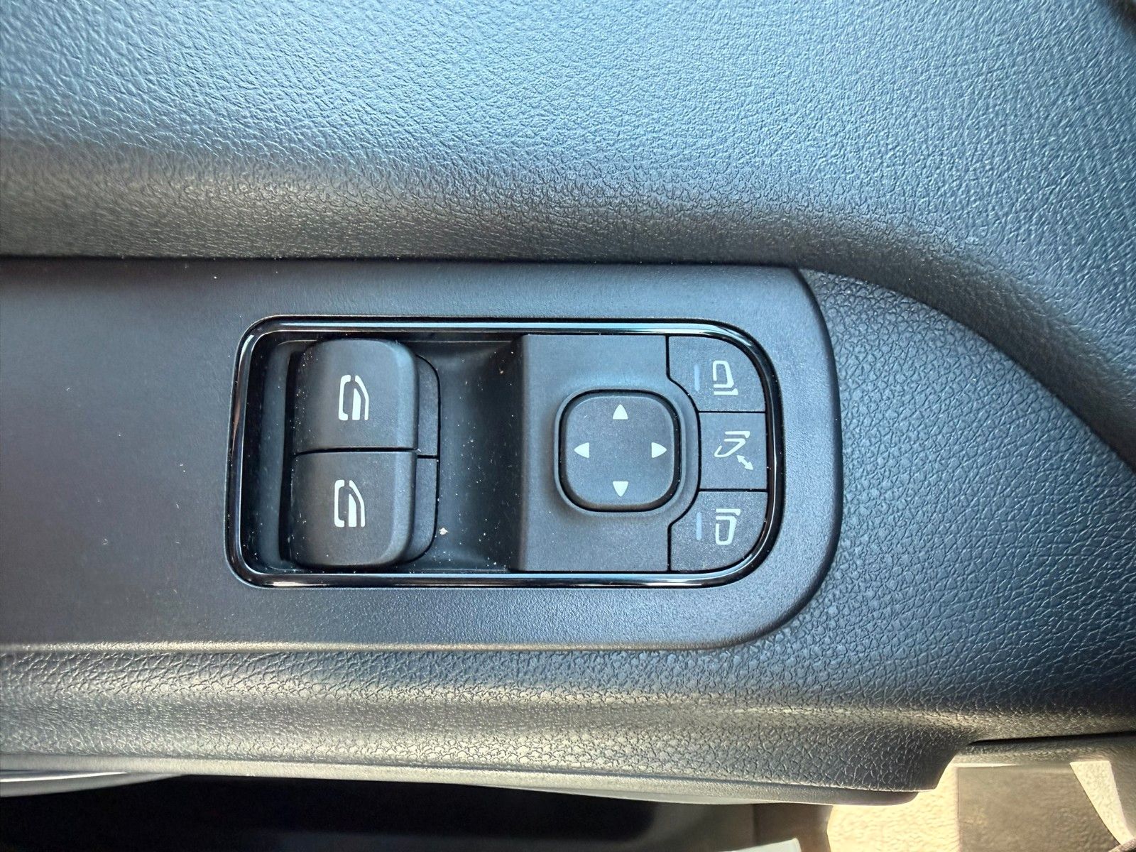 Fahrzeugabbildung Mercedes-Benz Sprinter 317 CDI 9G 4325 Klima Kamera LED