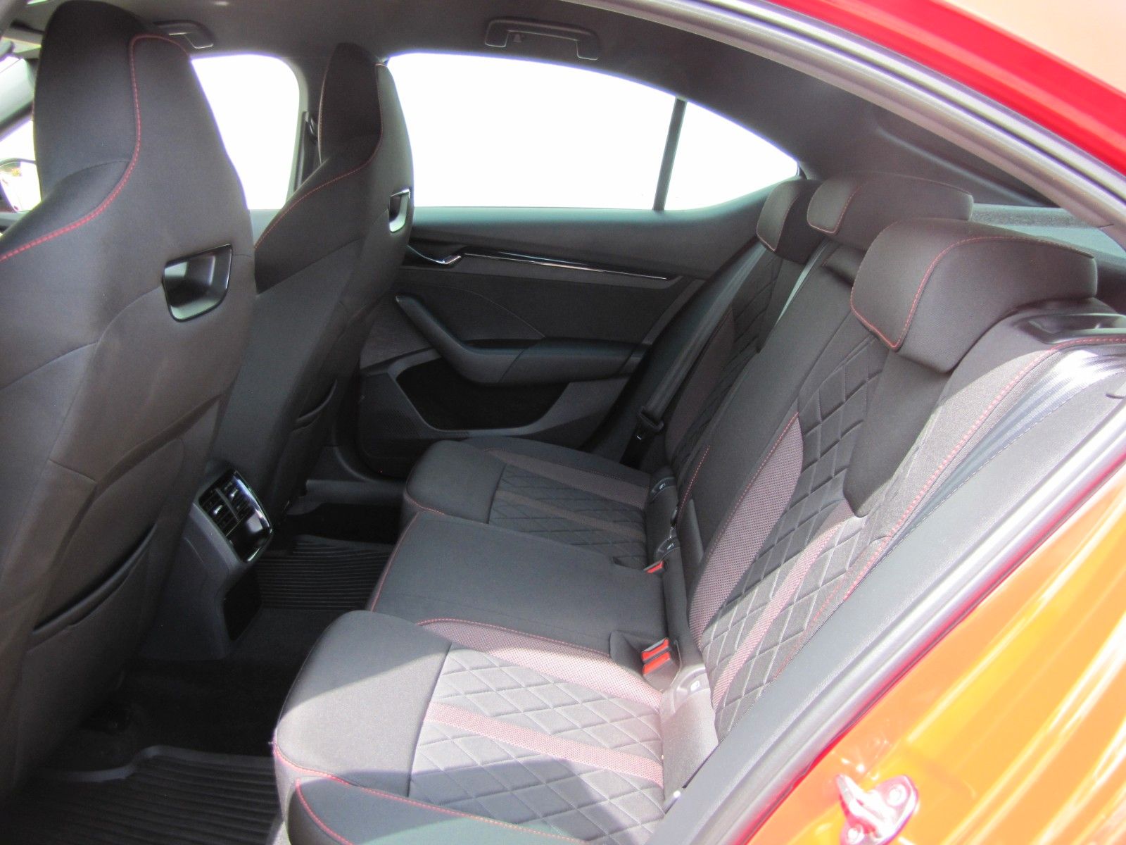 Fahrzeugabbildung SKODA Octavia Lim. RS iV 1.4l TSI 6-Gang DSG