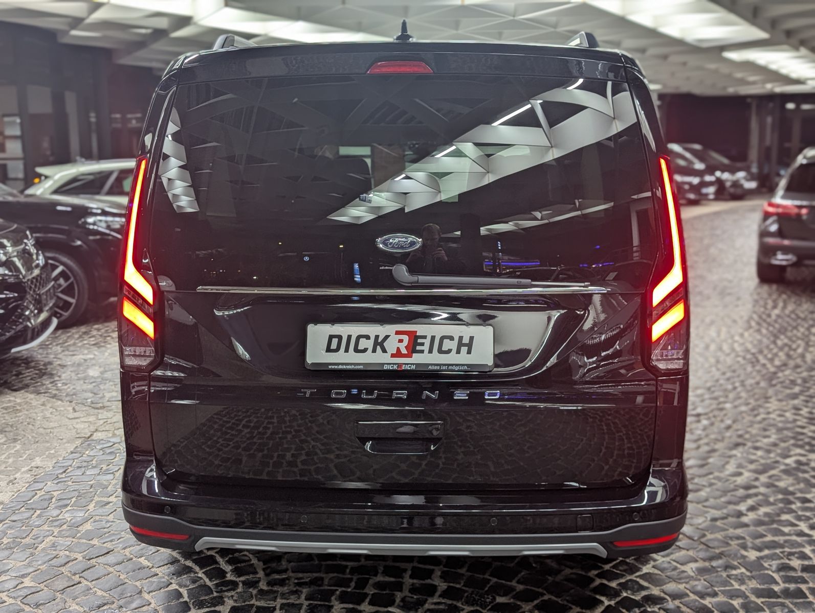 Fahrzeugabbildung Ford Tourneo Connect L2 Active 7-SI Bi-LED PANO AHK K